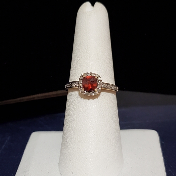 10K Yellow Gold Ring with Garnet & Diamonds Size 7 - Picture 3 of 16